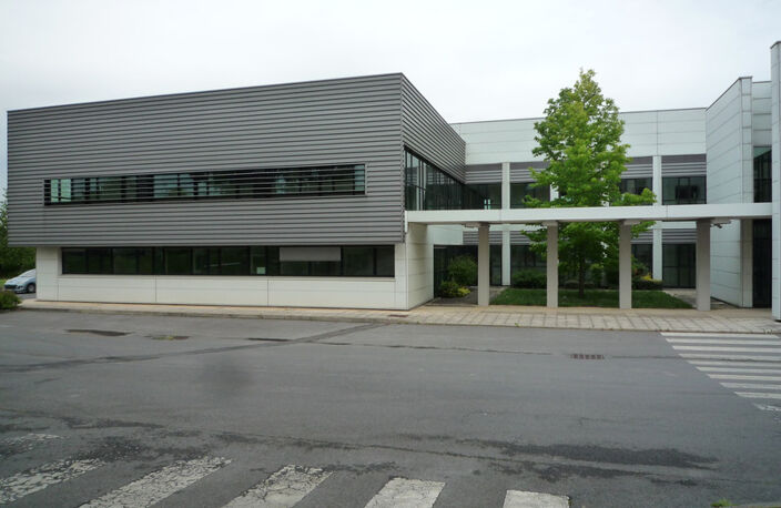 Dpt Aisne (02), Château-THierry, à vendre  immeuble de bureaux haut de gamme, construit en 2002 de 2412 m2, libre — photo 3