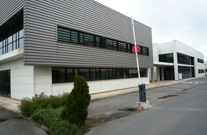 Dpt Aisne (02), Château-THierry, à vendre  immeuble de bureaux haut de gamme, construit en 2002 de 2412 m2, libre — photo 5