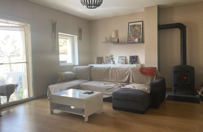 Maison de village entièrement rénovée 6 pièces sur Vaux en Bugey — photo 2