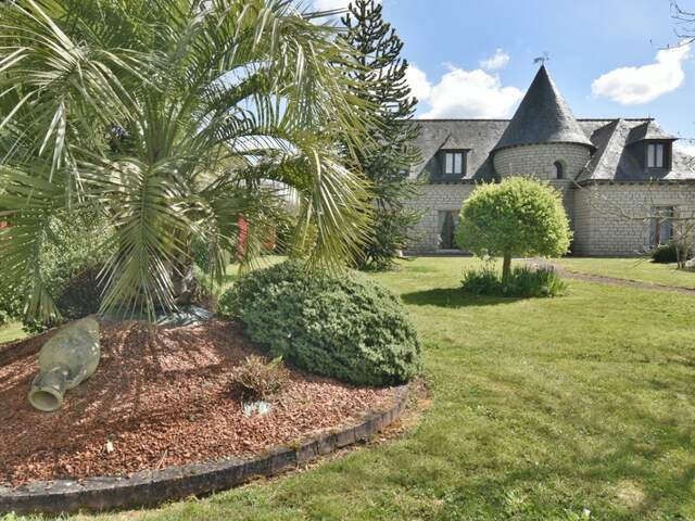 Dpt Mayenne (53), à vendre à 15 km de LAVAL  Maison de caractère de 240 m² en granit avec parc paysager — photo du bien