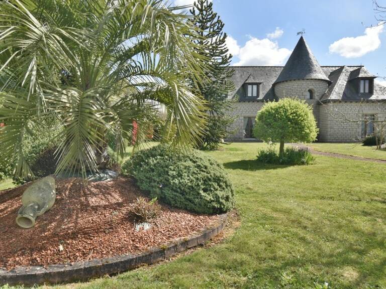 Dpt Mayenne (53), à vendre à 15 km de LAVAL  Maison de caractère de 240 m² en granit avec parc paysager — photo 1