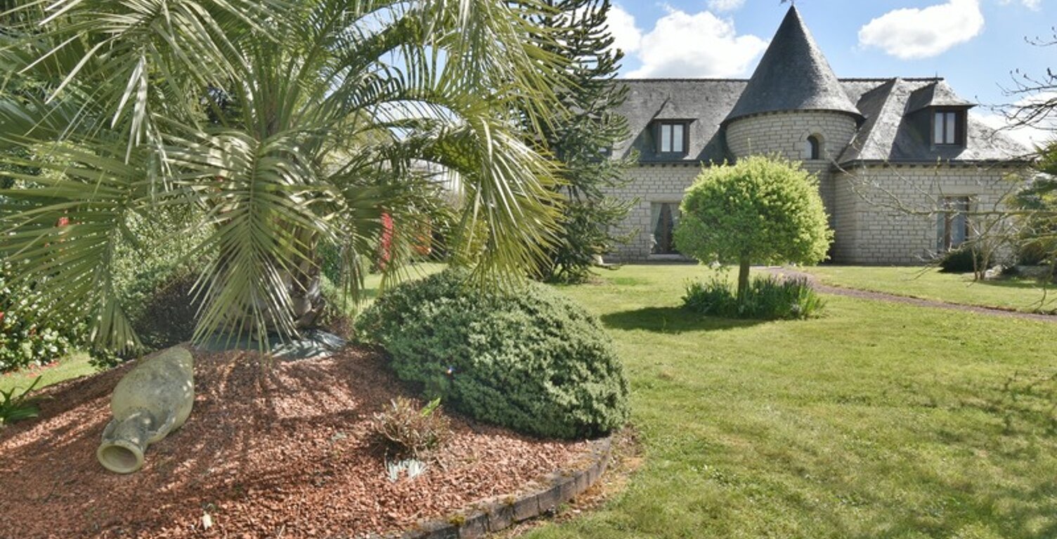 Dpt Mayenne (53), à vendre à 15 km de LAVAL  Maison de caractère de 240 m² en granit avec parc paysager — photo 1