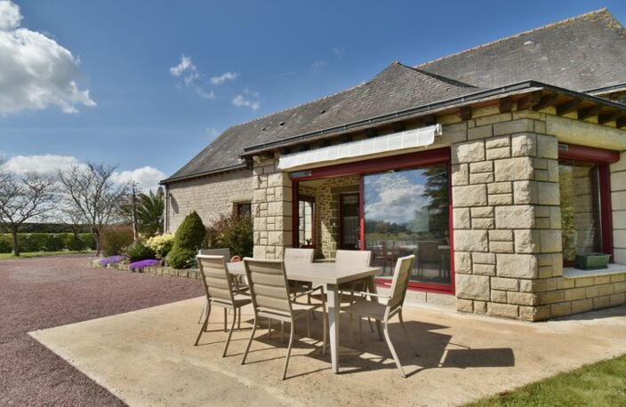 Dpt Mayenne (53), à vendre à 15 km de LAVAL  Maison de caractère de 240 m² en granit avec parc paysager — photo 5