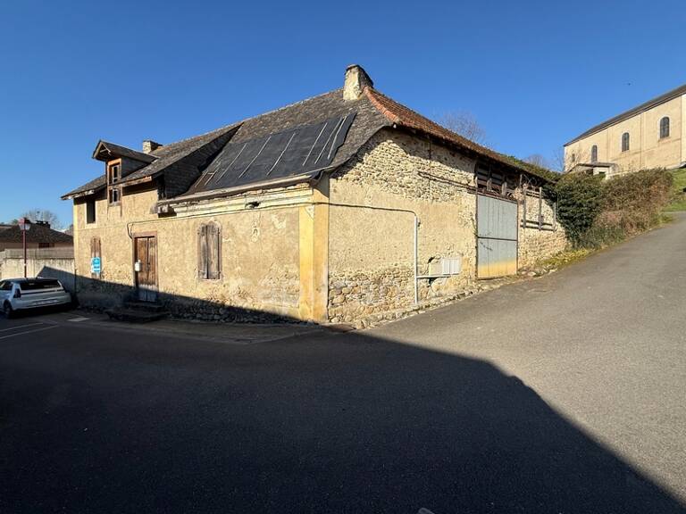 Maison ancienne avec grange et terrain — photo 1