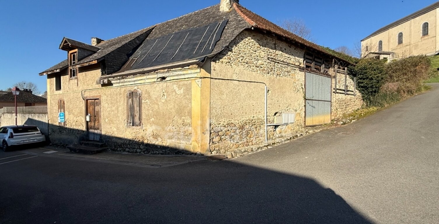 Maison ancienne avec grange et terrain — photo 1