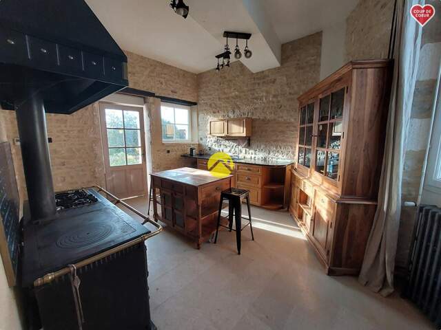MAISON AVEC DÉPENDANCES ET PISCINE — photo du bien