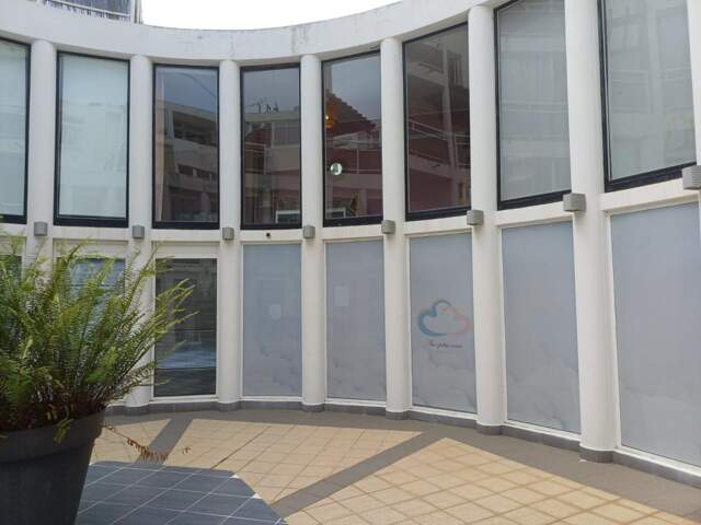 Murs Local commercial 100 m² St. Denis — photo du bien