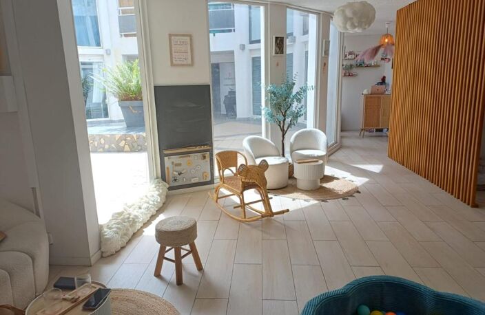 Murs Local commercial 100 m² St. Denis — photo 2