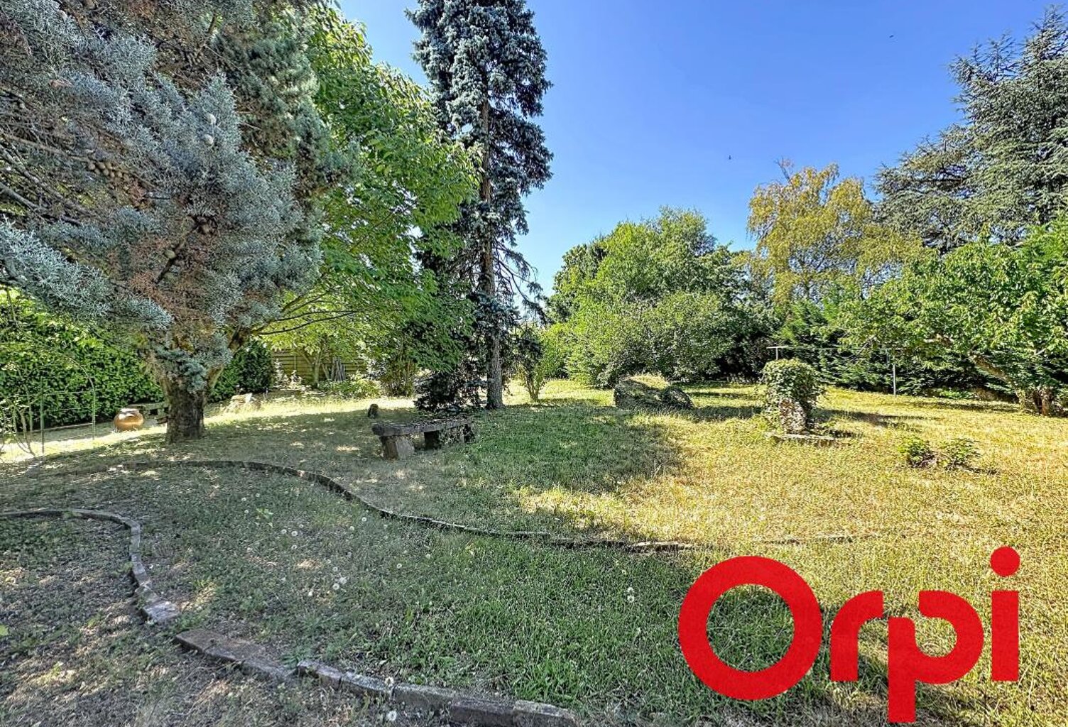 Ancien corps de ferme à rénover – Un bien de caractère au fort potentiel — photo 1