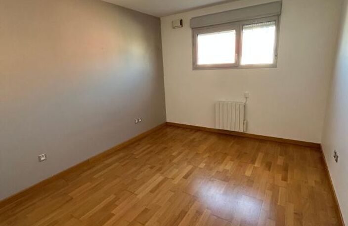 EXCLUSIVITE T2 de 43 M² à Caluire dans immeuble de 2010 avec balcon et garage — photo 3