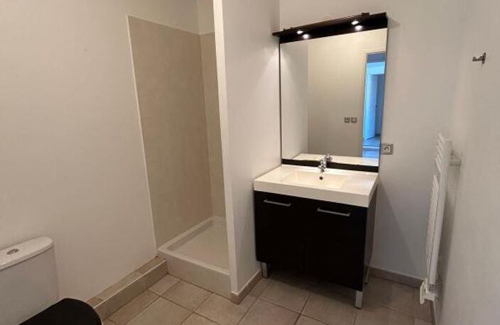 EXCLUSIVITE T2 de 43 M² à Caluire dans immeuble de 2010 avec balcon et garage — photo 4