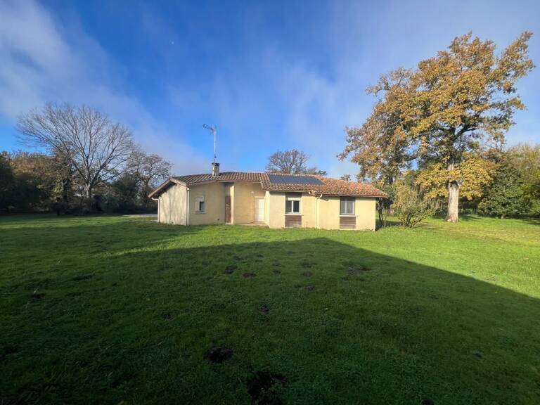 Deux Maisons sur 26 hectares A Vendre — photo 1
