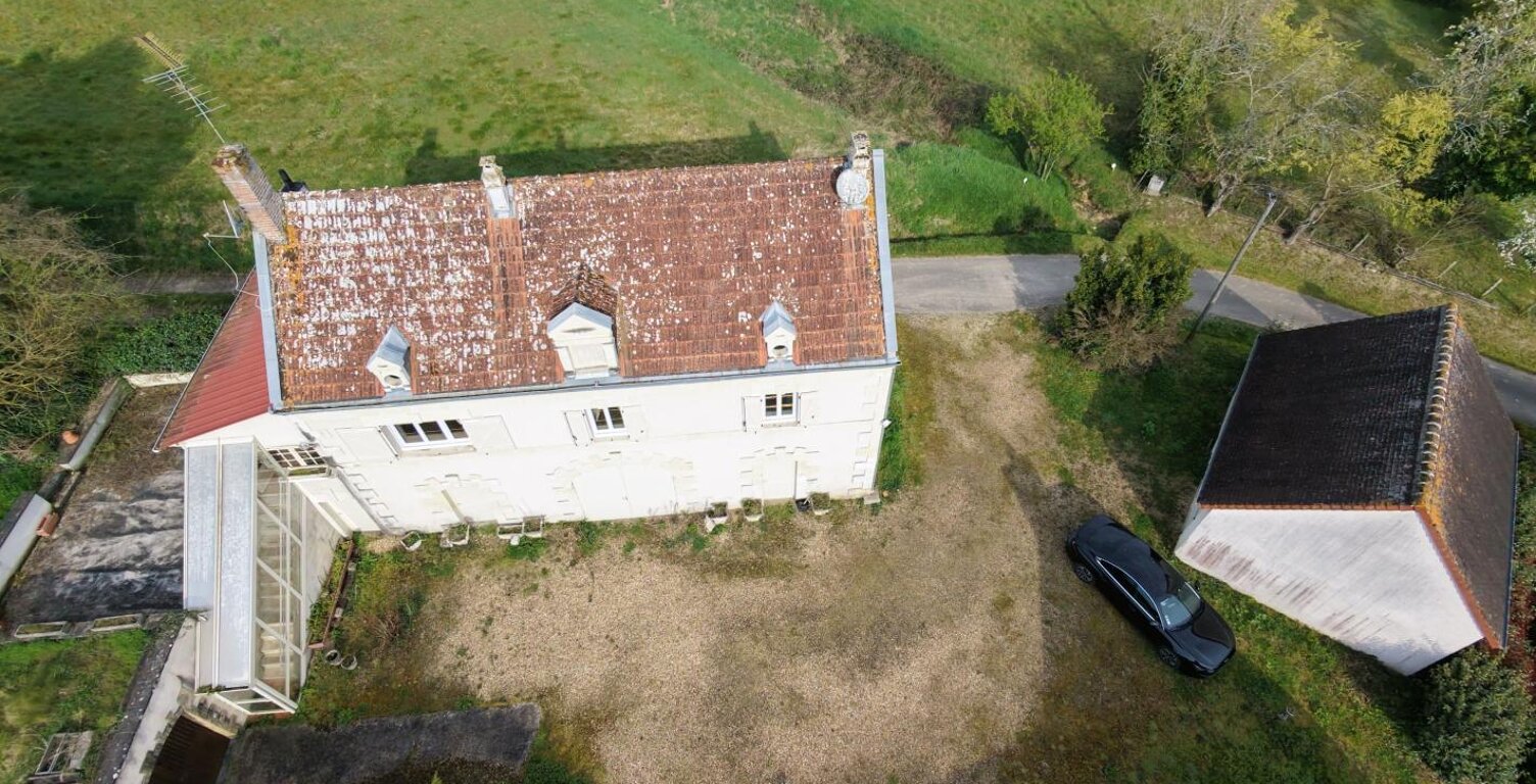 Maison avec dépendances et beau potentiel — photo 1