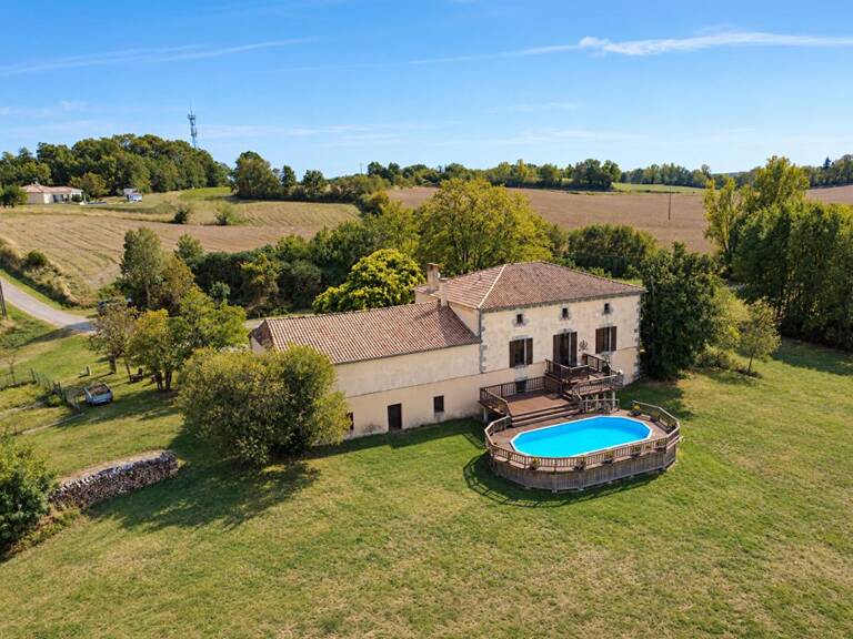 Grande ferme de caractère avec vaste grange et beaucoup d'intimité — photo 1