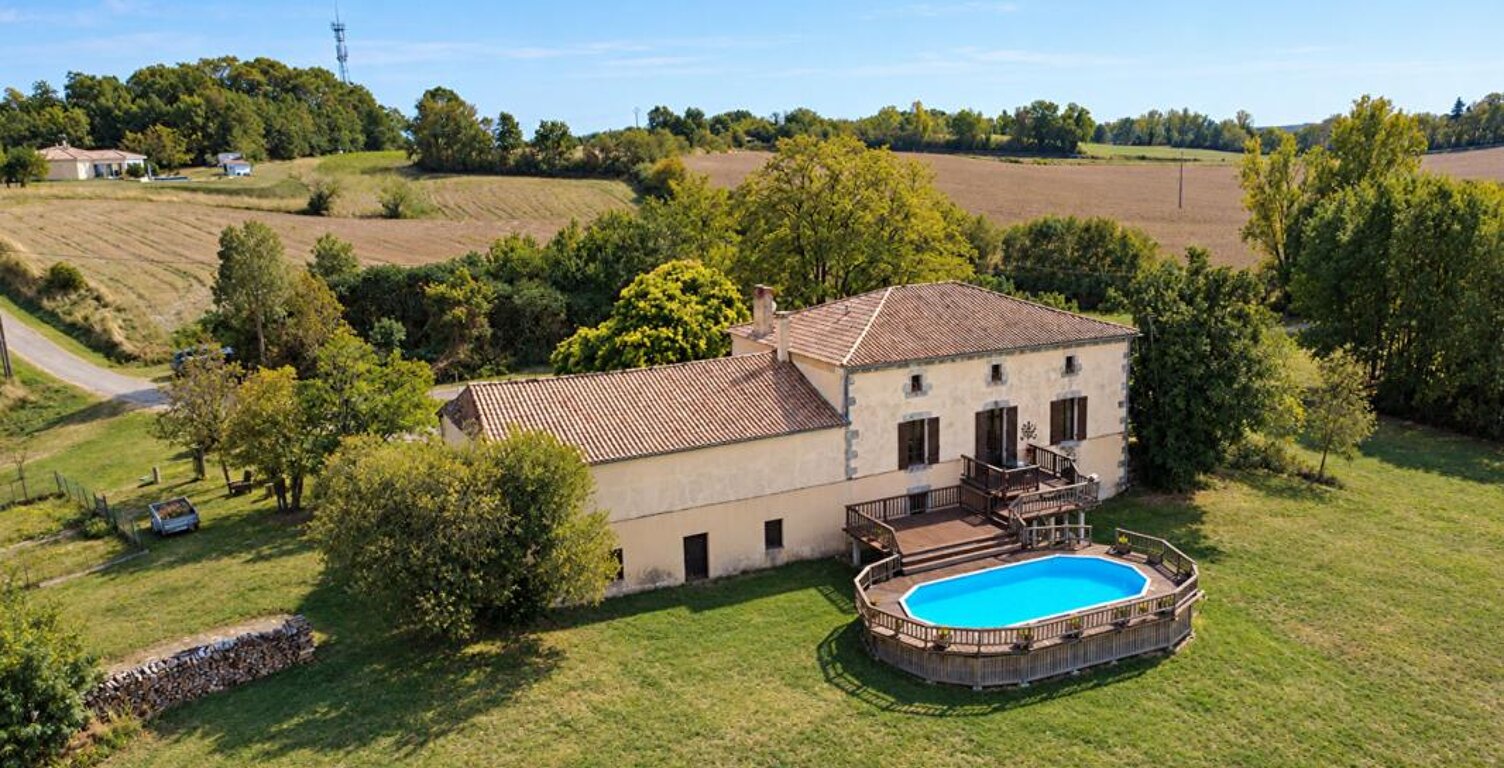 Grande ferme de caractère avec vaste grange et beaucoup d'intimité — photo 1