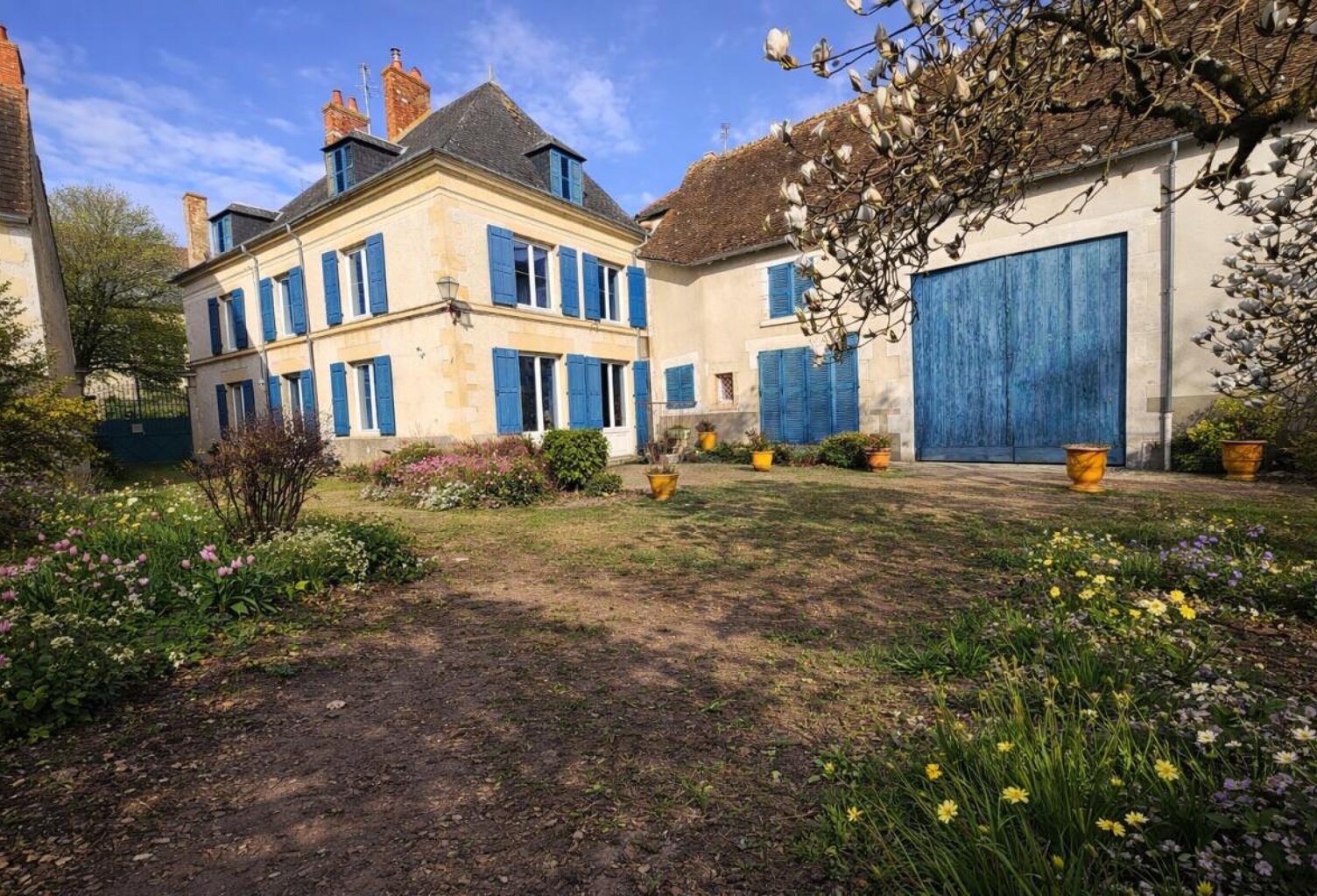 Maison de caractère 332 m² - Terrain 2 489 m² - Piscine - Dépendances - Proche Magny-Cours — photo 1