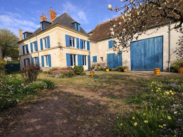Maison de caractère 332 m² - Terrain 2 489 m² - Piscine - Dépendances - Proche Magny-Cours — photo du bien
