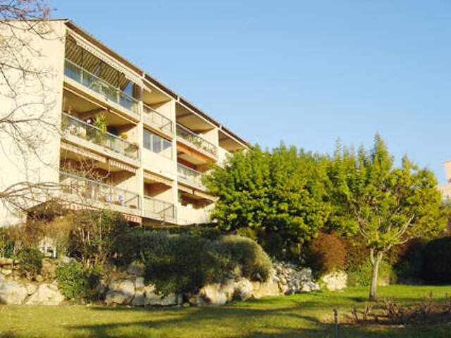 Superbe 3 pièce avec grand Jardin — photo du bien