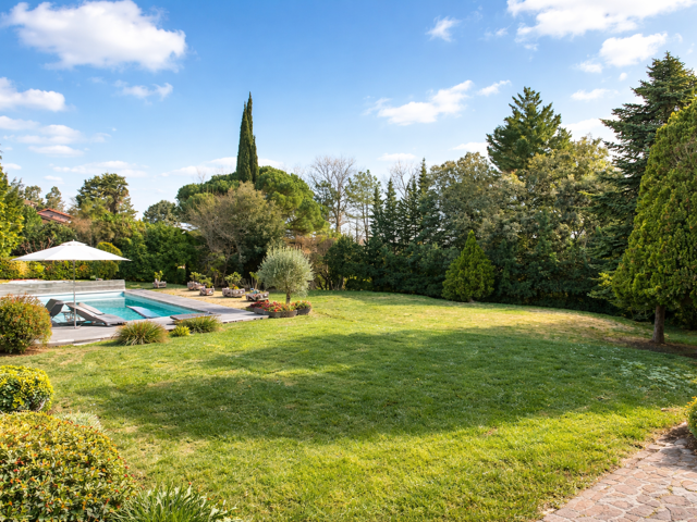Sublime villa 5 pièces avec piscine et jardin de plus de 500 — photo du bien
