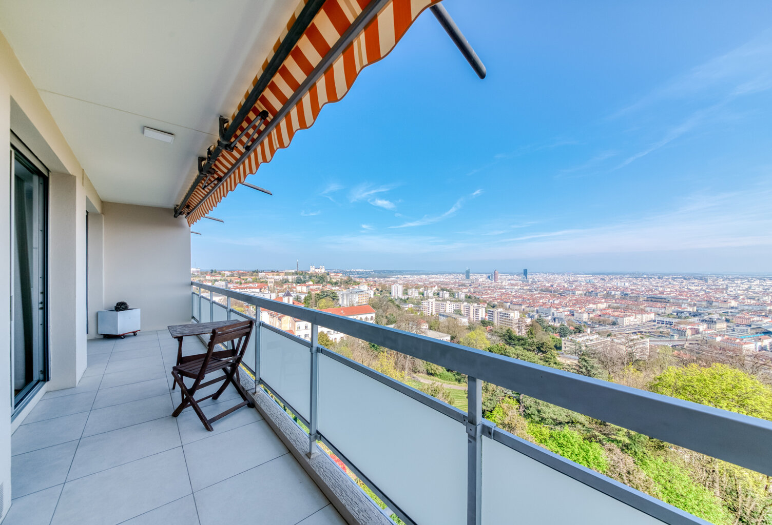 LYON 5 - Saint-Irénée : 3 pièces 97 m2 avec balcon et vue — photo 1