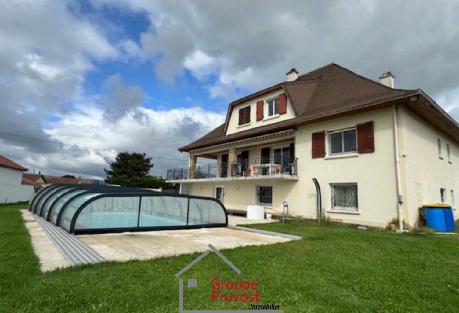 Vente maison 10 pièces 282 m² Pouilly-les-Nonains (42155) — photo 1