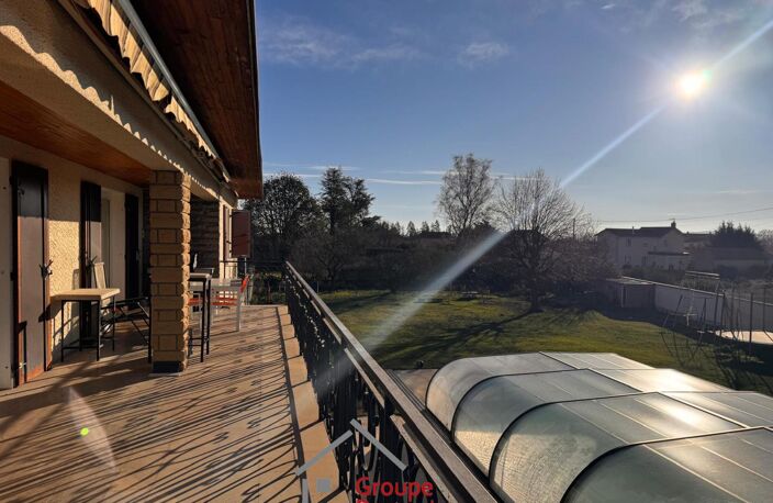 Vente maison 10 pièces 282 m² Pouilly-les-Nonains (42155) — photo 2