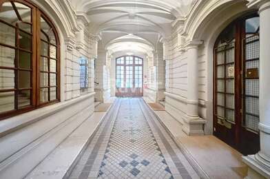 Appartement 5 pièces 4893 €