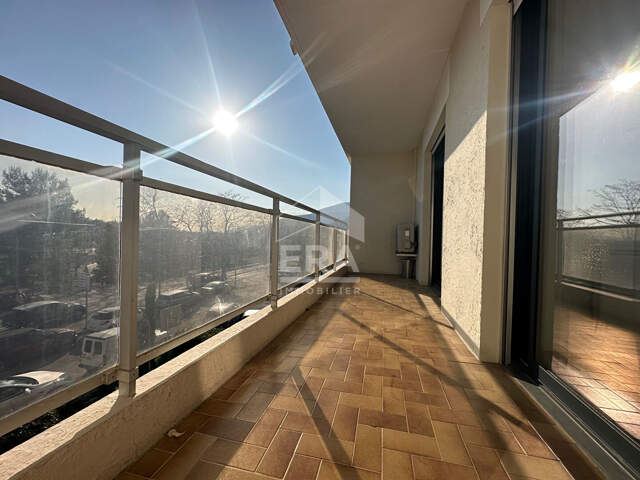 Terrasse plein sud, parking et cave  - Fort potentiel d'aménagement — photo du bien