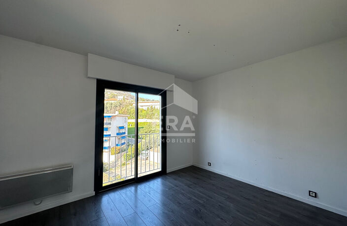 Terrasse plein sud, parking et cave  - Fort potentiel d'aménagement — photo 2