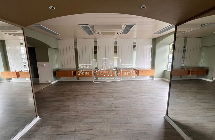 Local commercial  80 m² environ - Plein bourg de Saint Julien De Concelles — photo 3