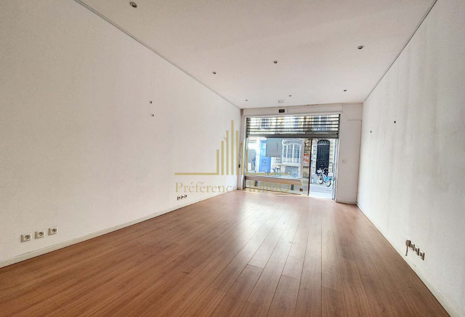 Bordeaux Palais Galien Local commercial  51 m2 — photo 1