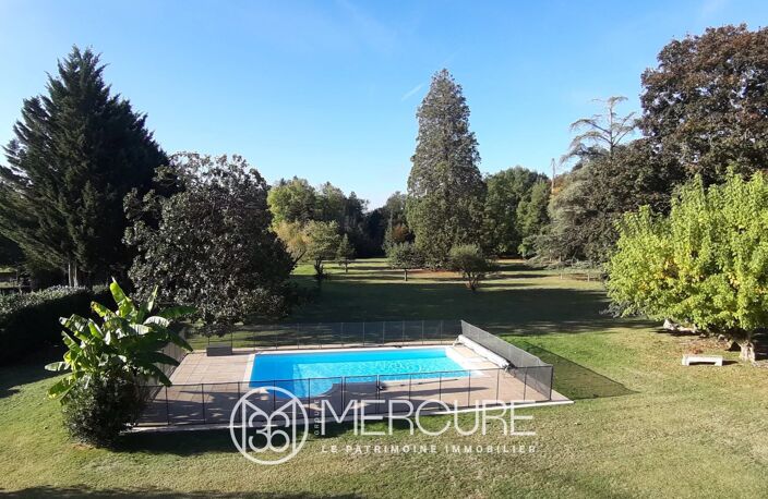DEMEURE DE CHARME AVEC PARC ET PISCINE — photo 2