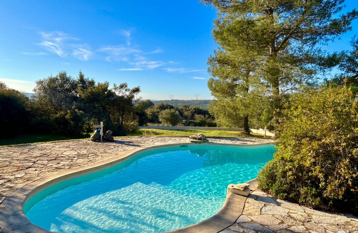 VILLAGE EN PERIPHERIE D'UZES : VILLA 4 CHAMBRES AVEC PISCINE — photo 3