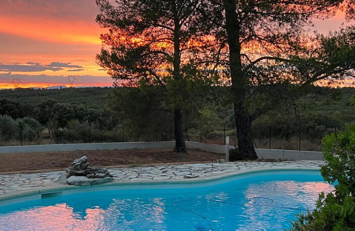 VILLAGE EN PERIPHERIE D'UZES : VILLA 4 CHAMBRES AVEC PISCINE — photo 4