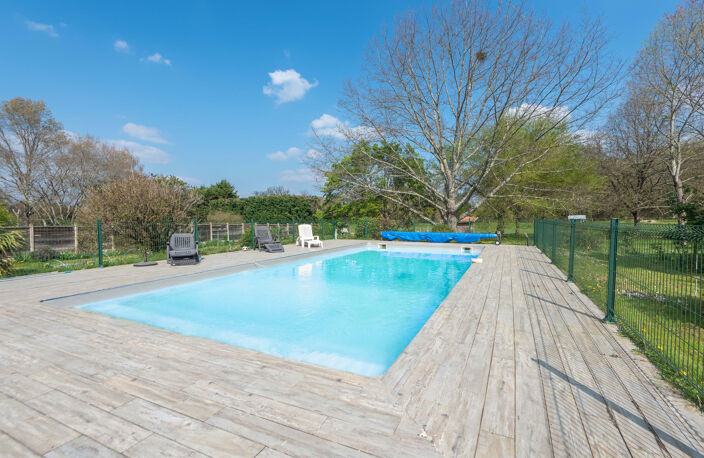MAISON EN PIERRE DE 330 M2 - DEPENDANCES SUR 3262 M2 — photo 2