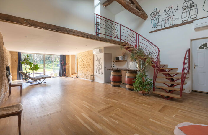 MAISON EN PIERRE DE 330 M2 - DEPENDANCES SUR 3262 M2 — photo 4