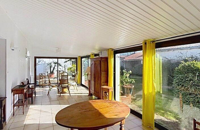 Maison traditionnelle a rénover proposant des espaces et un cadre de vie agréable — photo 4