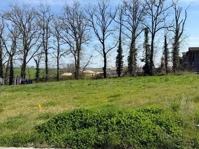 Terrain de 668m2 dans un lotissement calme — photo du bien