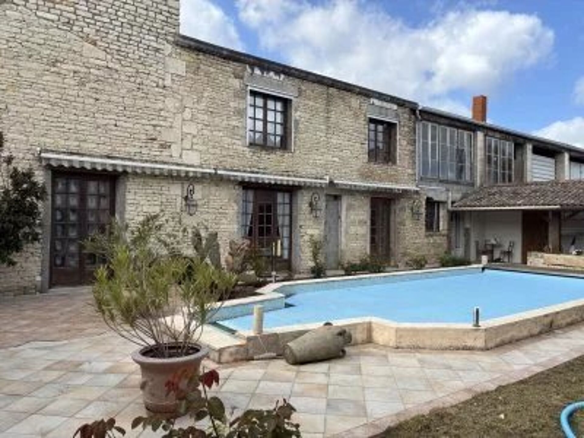 Maison 6 pièces 184 m² · à Épannes · 184 m² · 169 990 €