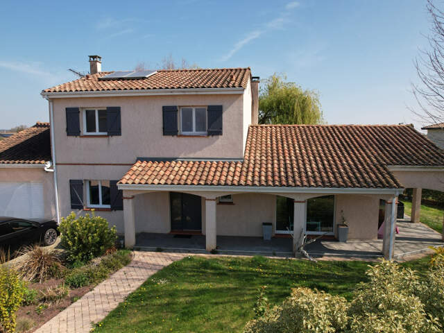 Maison familiale 6 pièces (156 m2) sur terrain arboré de 1 0 — photo du bien