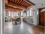 Maison au centre de Neuville sur Saône — photo 4