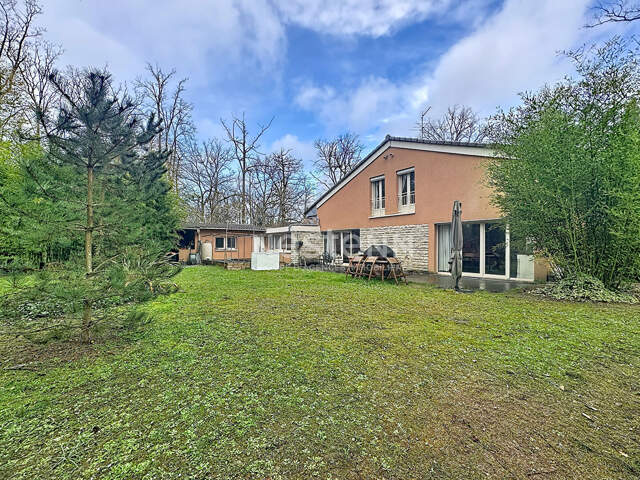 Maison  7 pièce(s),  263 m2 habitables terrain 3812m² — photo du bien