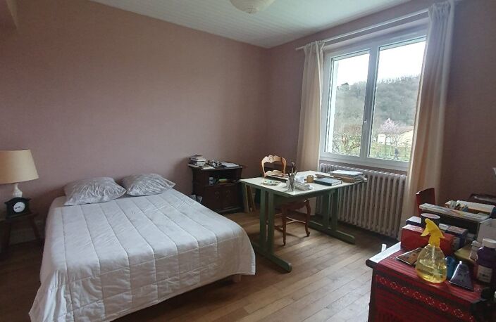 Maison rénovée avec un joli terrain arboré de 2300m² — photo 4