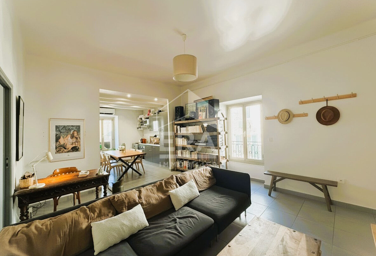 MARSEILLE 1er  PLACE ESTIENNE D'ORVES - T2 bis 51m² — photo 1