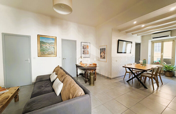 MARSEILLE 1er  PLACE ESTIENNE D'ORVES - T2 bis 51m² — photo 2