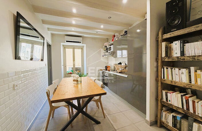 MARSEILLE 1er  PLACE ESTIENNE D'ORVES - T2 bis 51m² — photo 3