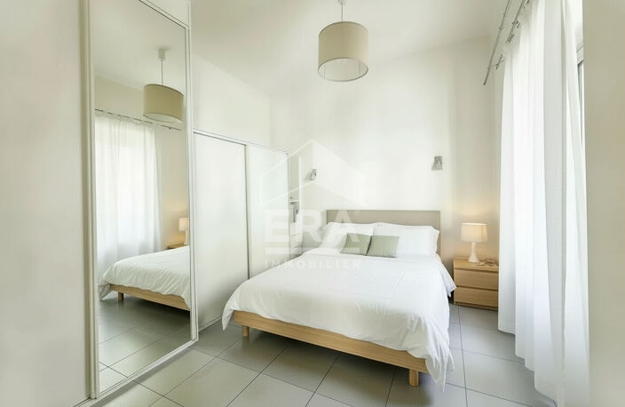 MARSEILLE 1er  PLACE ESTIENNE D'ORVES - T2 bis 51m² — photo 5