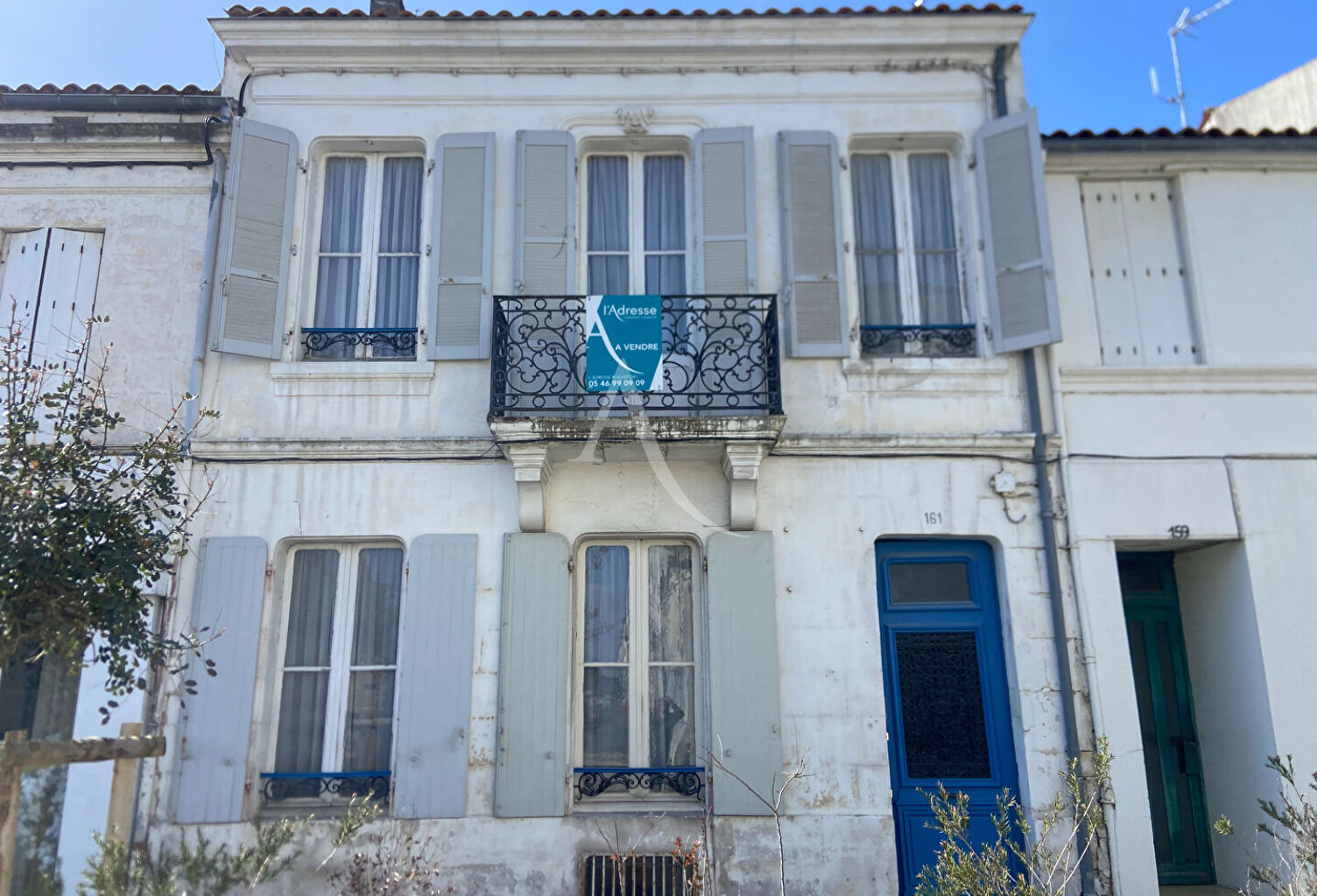 Maison de ville, maison de fond de cour et grand garage — photo 1