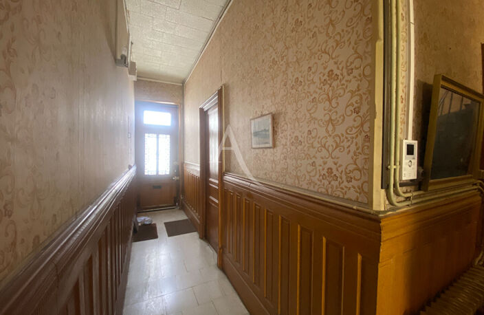 Maison de ville, maison de fond de cour et grand garage — photo 2