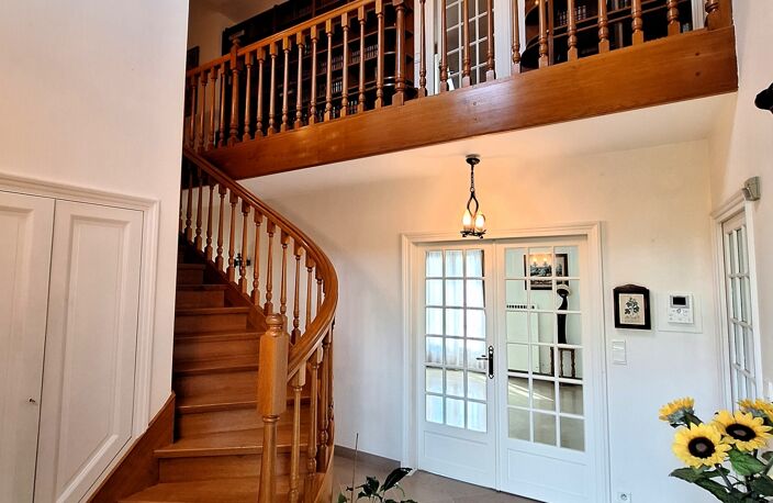 Vente Maison/villa 8 pièces — photo 2